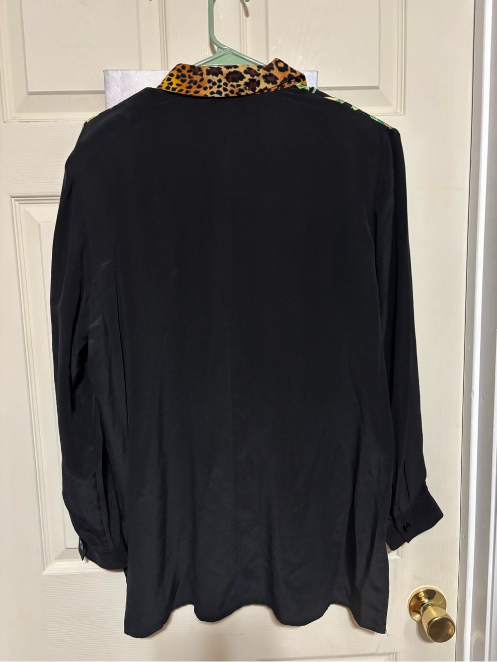 Diane Gilman Vintage Black Shirt with Leopard and Pink Floral Print 100 % silk - Picture 2 of 2